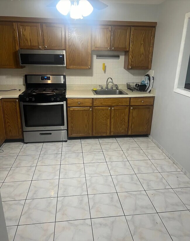 Building Photo - 8828 N Leslie Ln