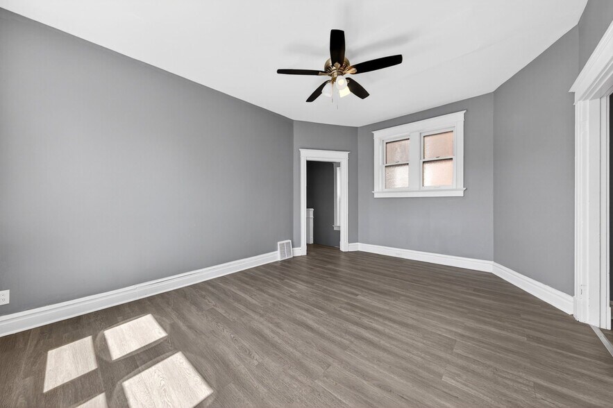 Building Photo - 3526 S Spring Ave