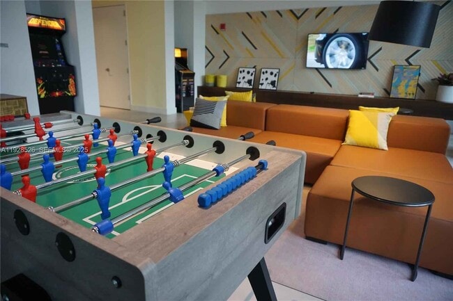 Building Photo - 121 NE 34th St