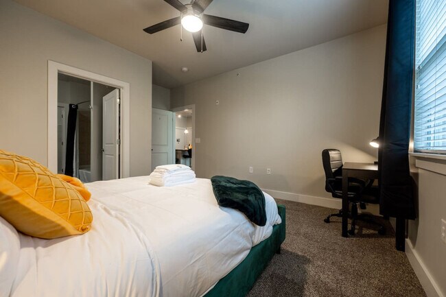 Building Photo - 7630 Solana Dr