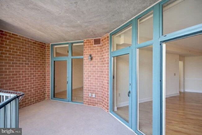 Building Photo - 502 W Broad St