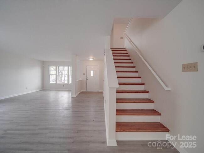 Building Photo - 3227 Deshler Morris Ln
