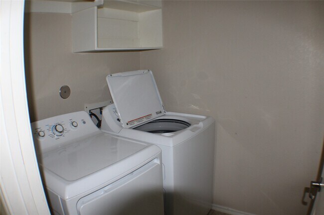 Building Photo - 6431 Densberry Ln