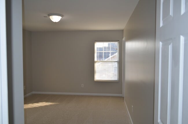 Building Photo - 1401 Peppermint Ln