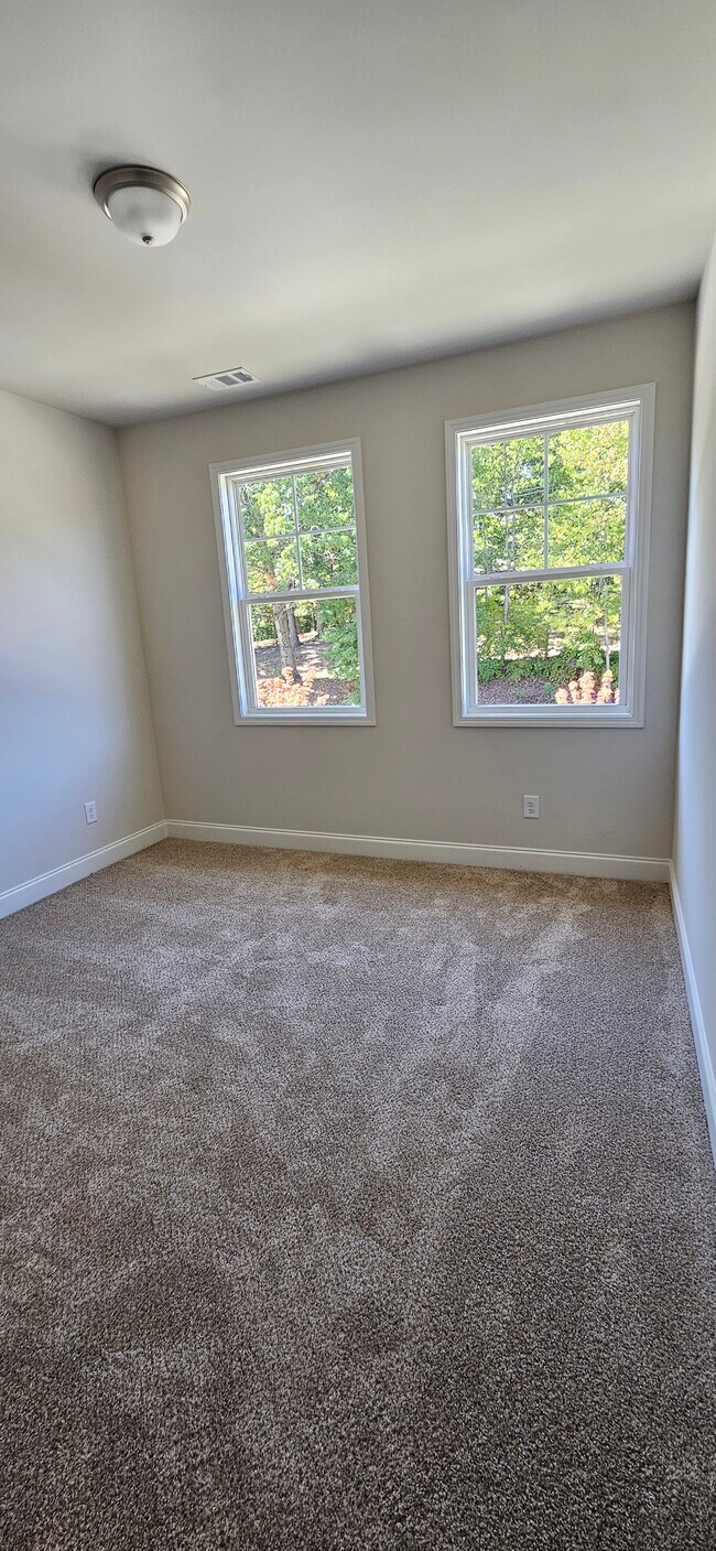 Building Photo - 1240 Ainsworth Alley