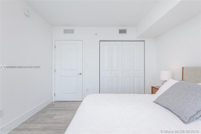 Building Photo - 400 Sunny Isles Blvd