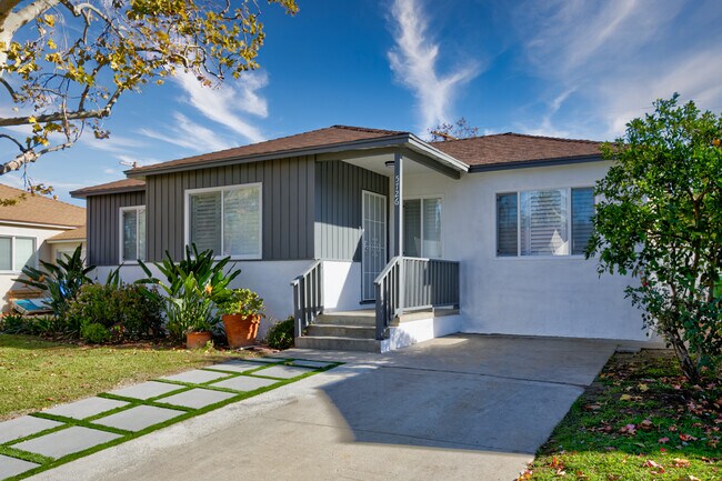 Primary Photo - 5726 Lasaine Ave