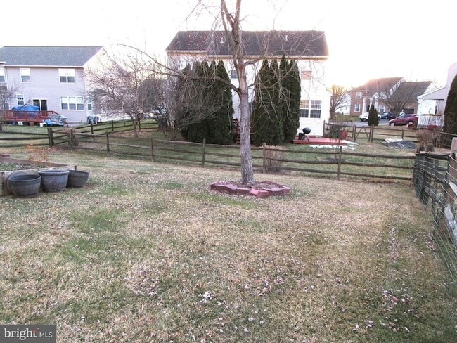 Building Photo - 136 Clear Creek Dr