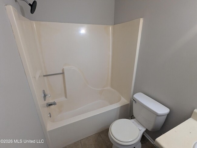 Building Photo - 904 Acorn Cove