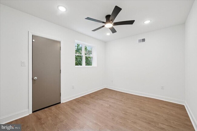 Building Photo - 2534 S 61st St