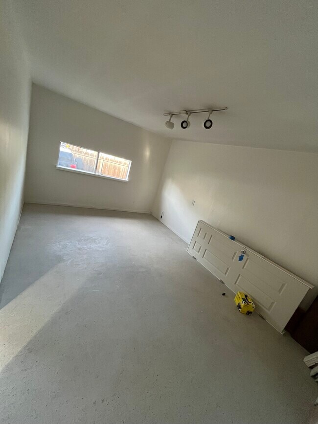 Building Photo - 750 Powell St