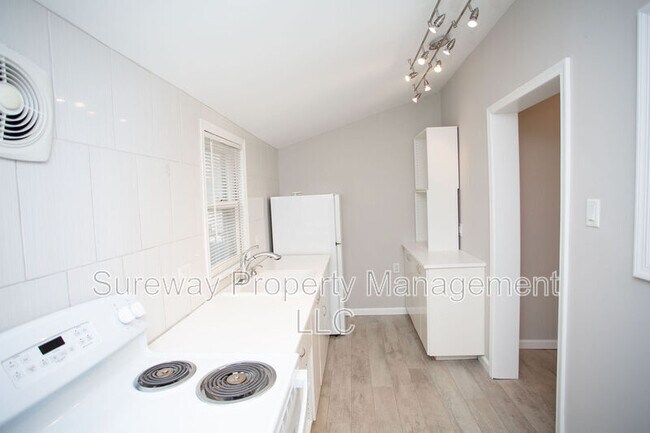 Building Photo - 37 Claypoole Ave