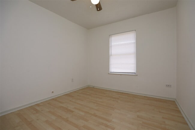 Building Photo - 5418 Myrtlewood St
