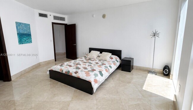 Building Photo - 150 Sunny Isles Blvd