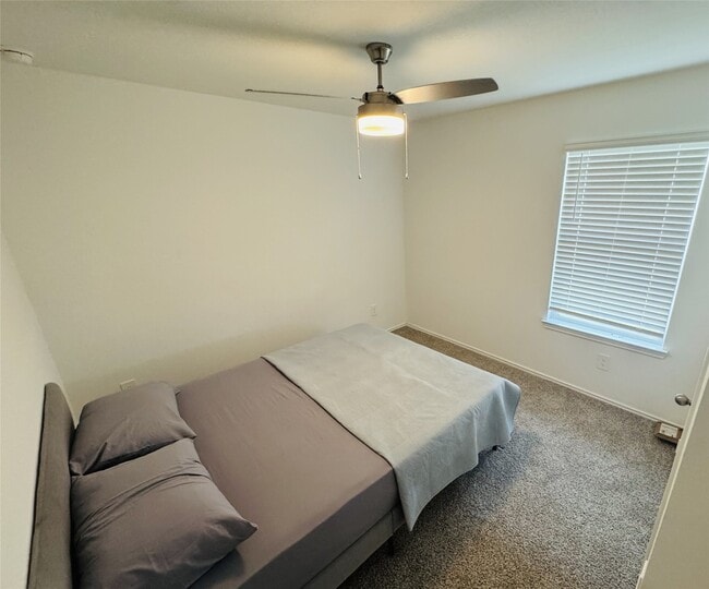 Building Photo - 31726 Sutton Mdws Ln