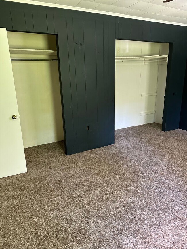 Building Photo - 19465 Mobile Rd