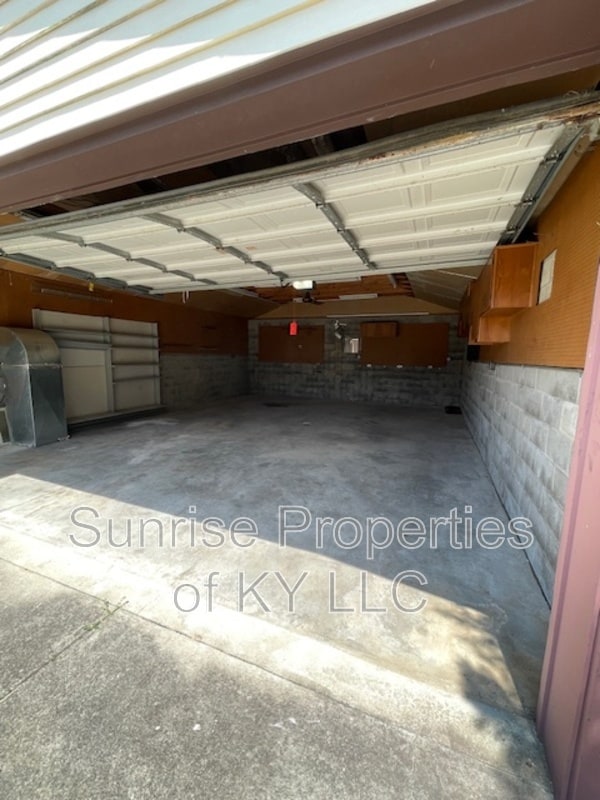 Building Photo - 10105 McNeely Lake Dr