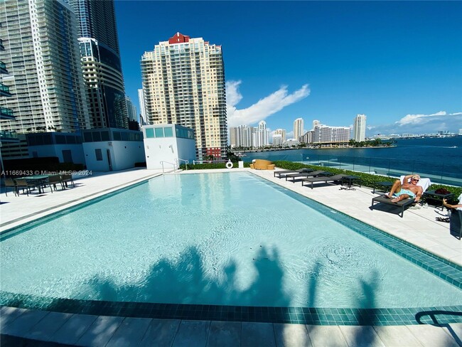 Building Photo - 1331 Brickell Bay Dr