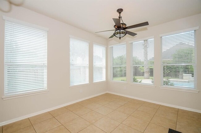 Building Photo - 2826 Firecrest Dr