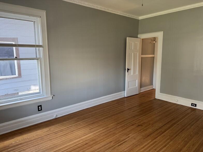 Building Photo - 395 Meigs St