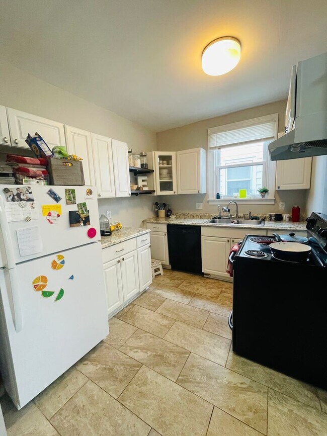 Building Photo - Beautifully Renovated 3bdrm/1.5bth Home Located in Richmond's North-side!