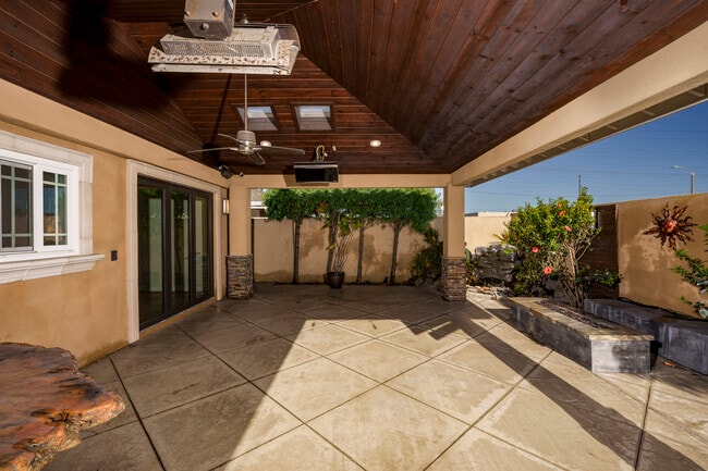 Building Photo - 8562 Sandy Hook Dr