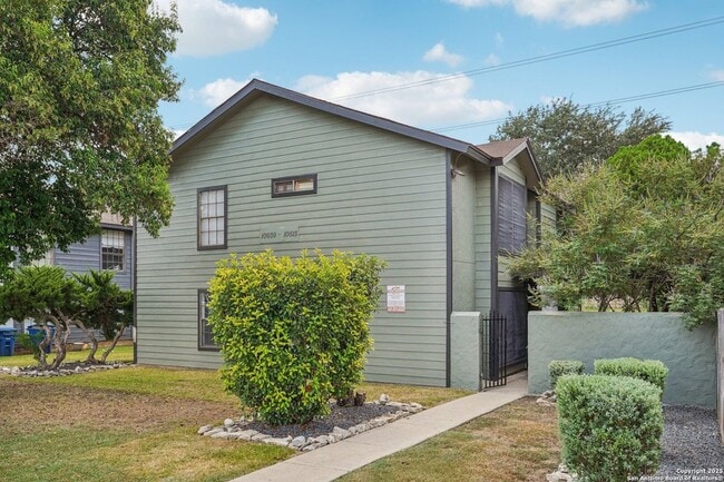 Building Photo - 10609 Starcrest Dr