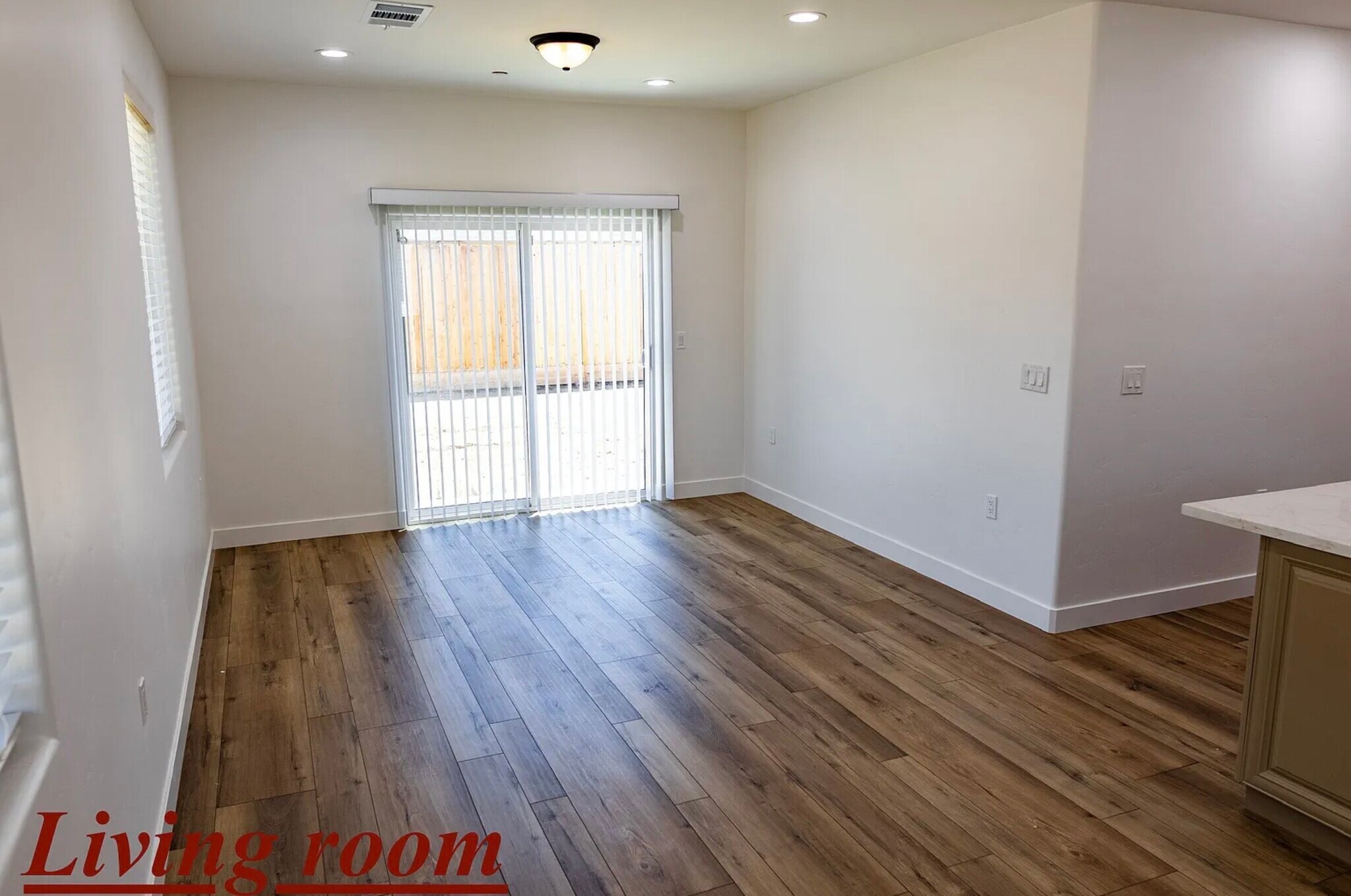 Building Photo - 590 N Lincoln Ave