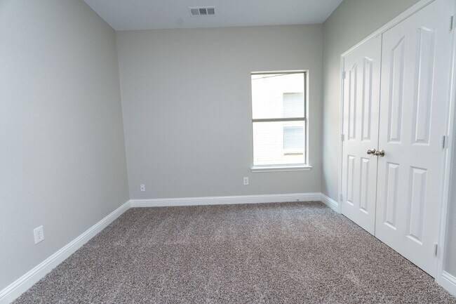 Building Photo - 3105 Whispering Pine Blvd