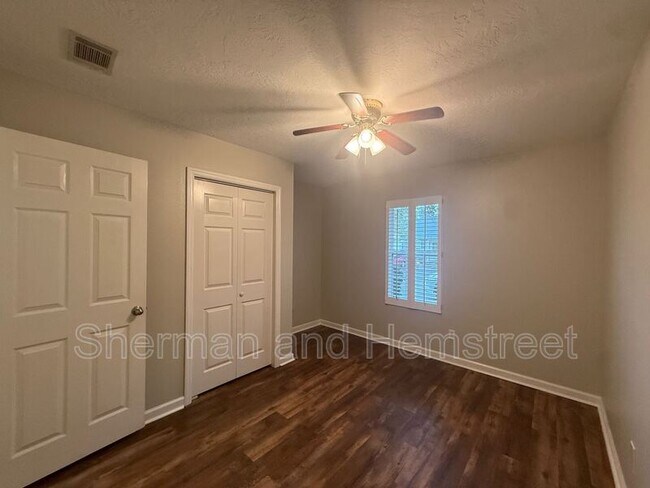 Building Photo - 2026 Buckhaven Way