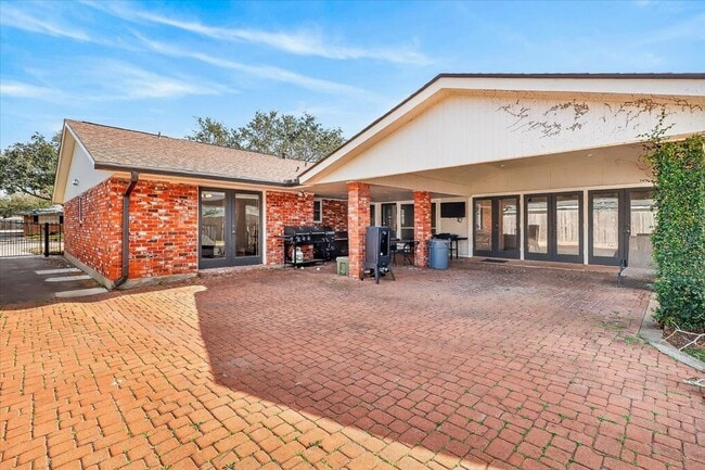 Building Photo - 722 Brock Dr