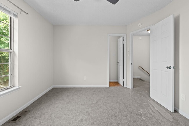 Building Photo - 908 Spinnaker Ct
