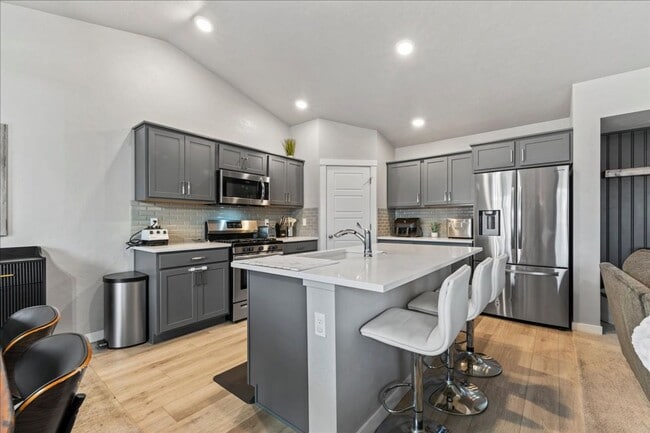 Building Photo - Single level 4bd/2ba/3 car garage Home in North Meridian