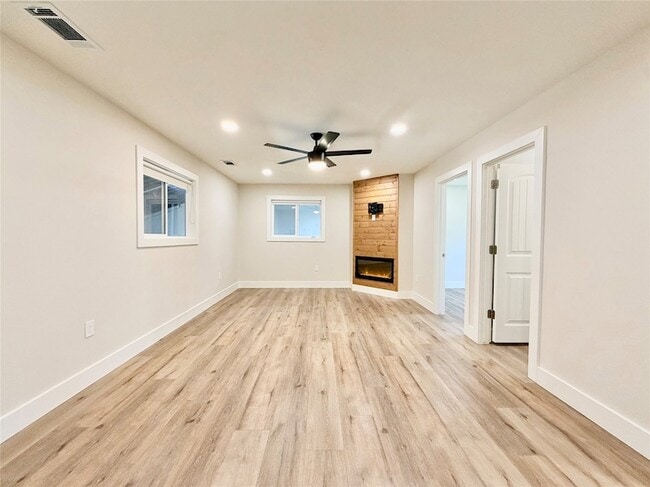 Building Photo - 13555 Chisum Rd
