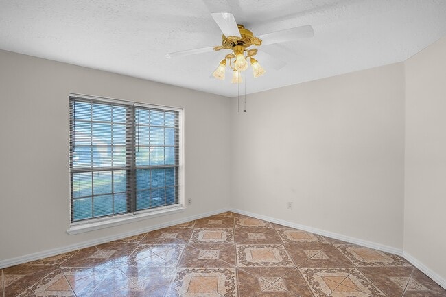Building Photo - 4909 Meadow Pl Dr