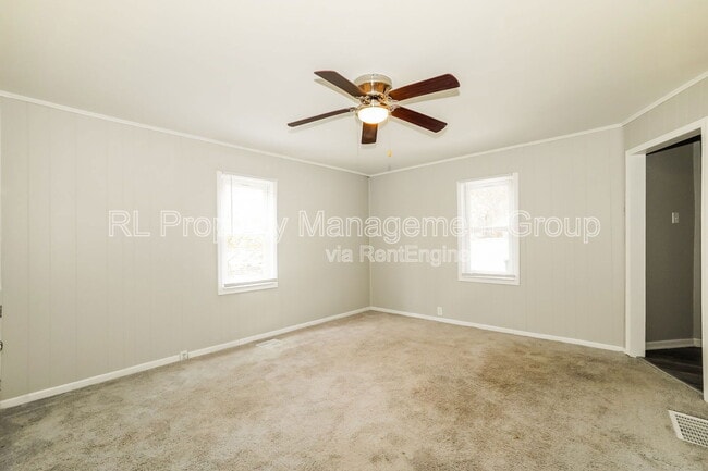 Building Photo - 848 E Chestnut St
