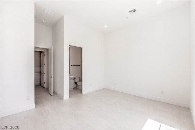 Building Photo - 10864 Agate Clfs Ave