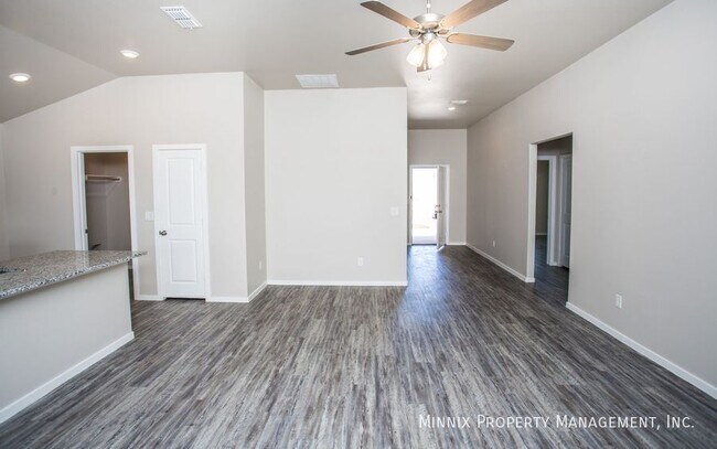 Building Photo - 921 Tulane St