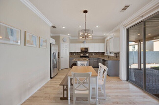 Building Photo - SE!! Pebble and Pollock!! Crystal Springs!...
