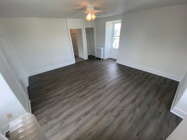 Building Photo - 127 Saude Ave