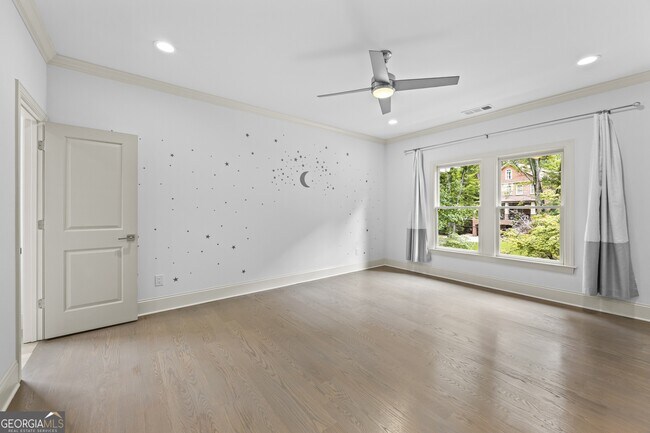 Building Photo - 1742 Helen Dr NE