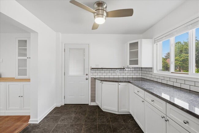 Building Photo - Charming Split-Level Home in the Heart of Alexandria