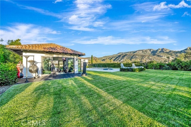 Building Photo - 2037 Delphine Ln