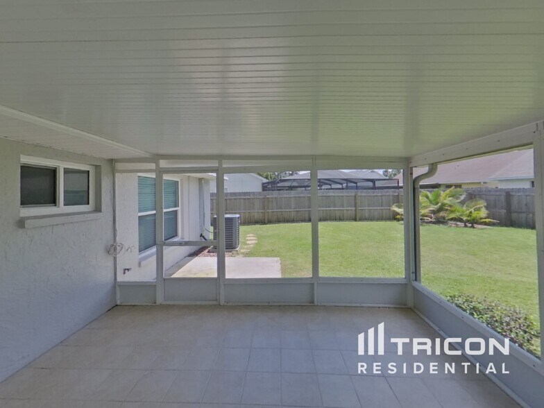 Building Photo - 2015 Branch Tree Ln
