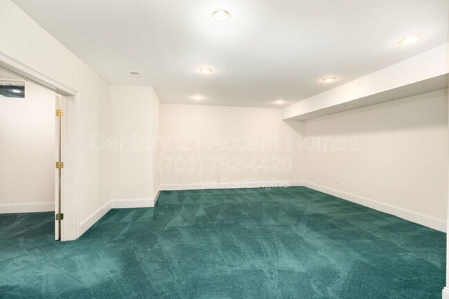 Building Photo - 8401 Tysons Trace Ct