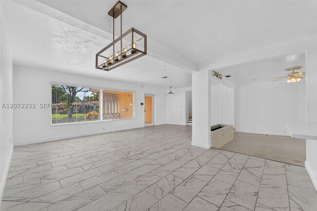 Building Photo - 12140 NE Miami Pl