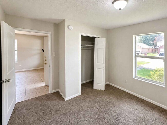 Building Photo - 11919 Greenmesa Dr