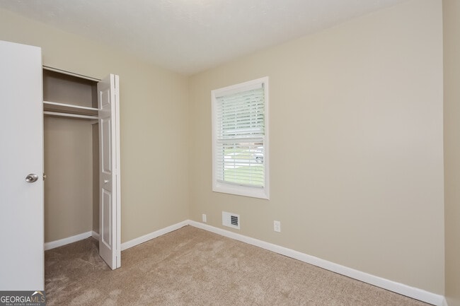 Building Photo - 464 Pinecrest Dr