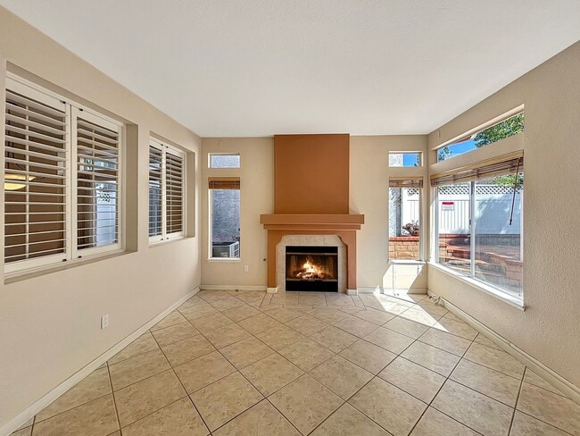 Building Photo - Beautiful 5BD/3BA 2-Story House in Tierras...