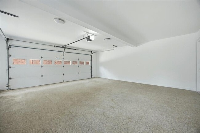 Building Photo - 1390 Tennis Ct Pl